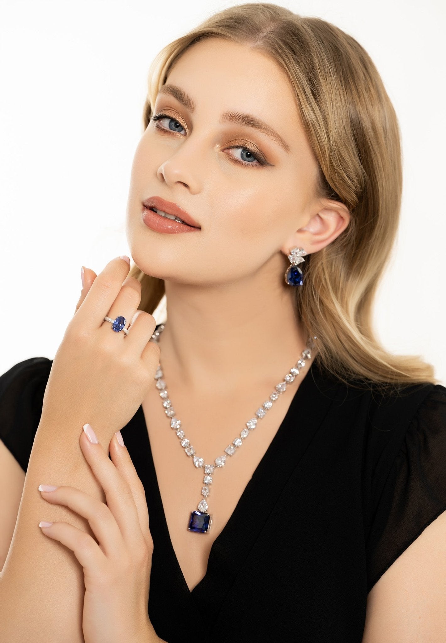 Victoria Teardrop Tansanit Ohrringe aus 925 Sterling Silber | Simulierte Diamanten | Eleganter Schmuck von LevarJewelz