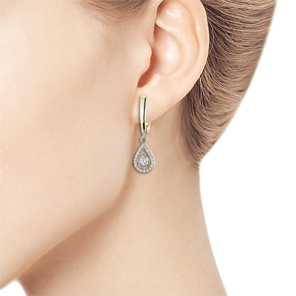 Ohrringe aus 14 Karat Gelbgold mit 42 im Labor hergestellten Diamanten im Rundschliff – Luxusschmuck von LevarJewelz