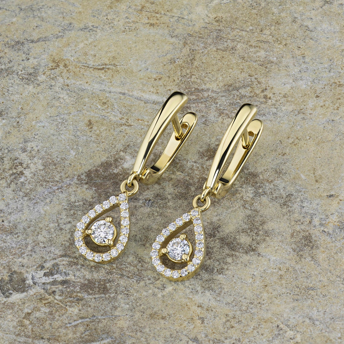 Ohrringe aus 14 Karat Gelbgold mit 42 im Labor hergestellten Diamanten im Rundschliff – Luxusschmuck von LevarJewelz