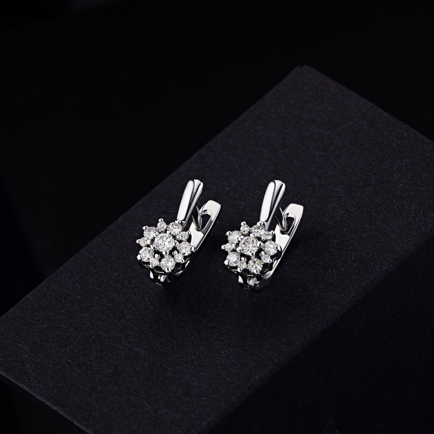 Luxuriöse Ohrringe aus Sterlingsilber mit 22 im Labor hergestellten Diamanten im Rundschliff – Eleganter Schmuck von LevarJewelz
