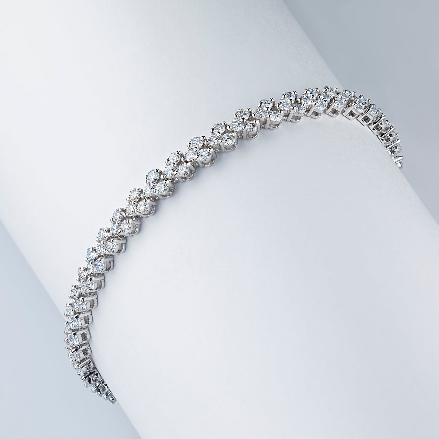 Luxuriöses 14-Karat-Weißgoldarmband mit 124 runden Diamanten – Eleganter Damenschmuck von LevarJewelz