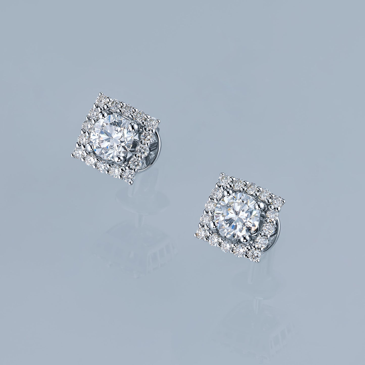 Ohrstecker aus 14 Karat Weißgold mit 34 Diamanten im Rundschliff – Luxusschmuck für Damen von LevarJewelz