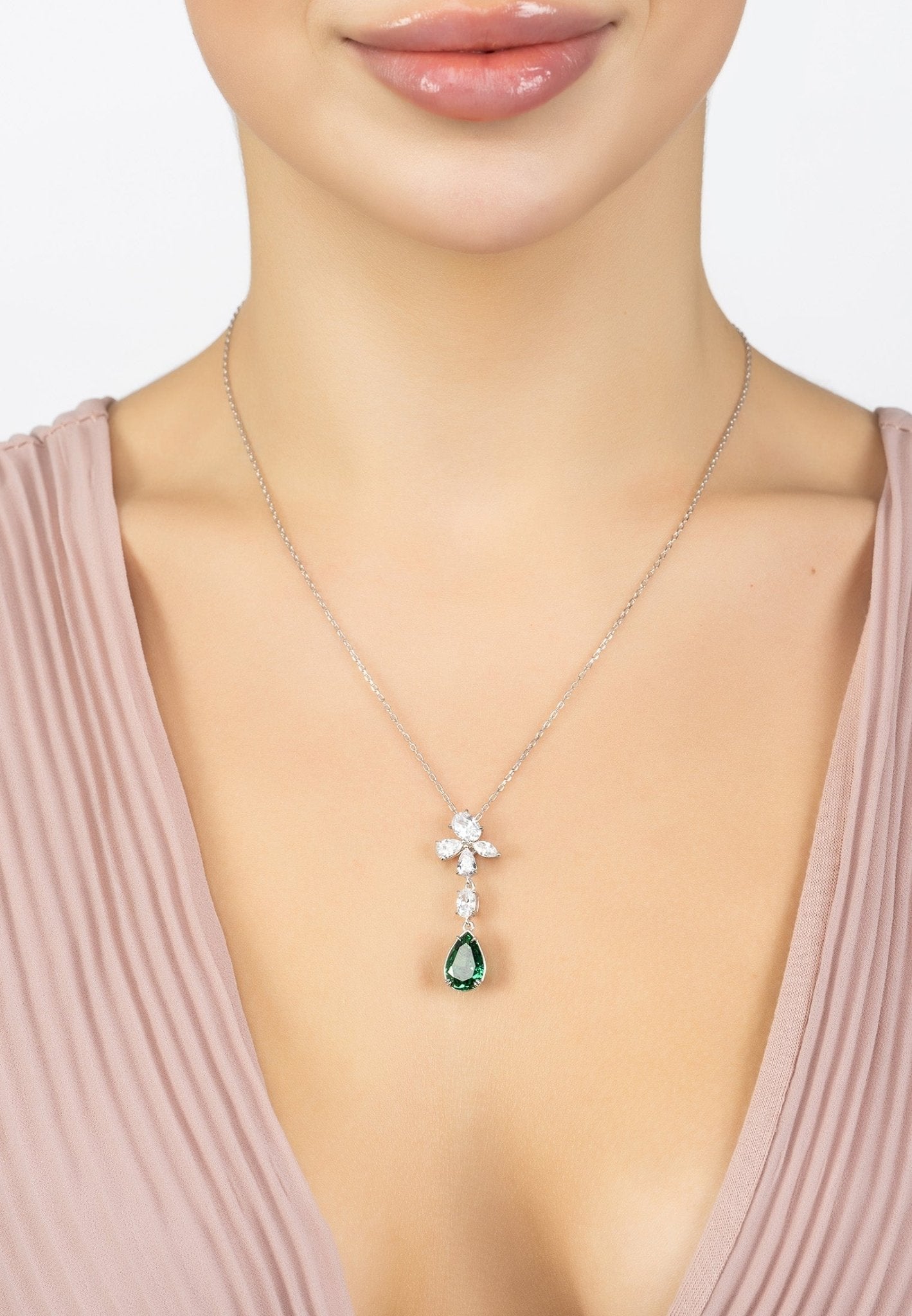 Isabella Peridot-Anhänger-Halskette | 925er Sterlingsilber, Blumendesign mit simulierten Diamanten