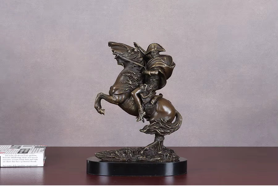 Napoleon überquert den Großen Sankt Bernhard Bronze Statue 30cm | Historische Militärskulptur Heim- & Bürodekoration