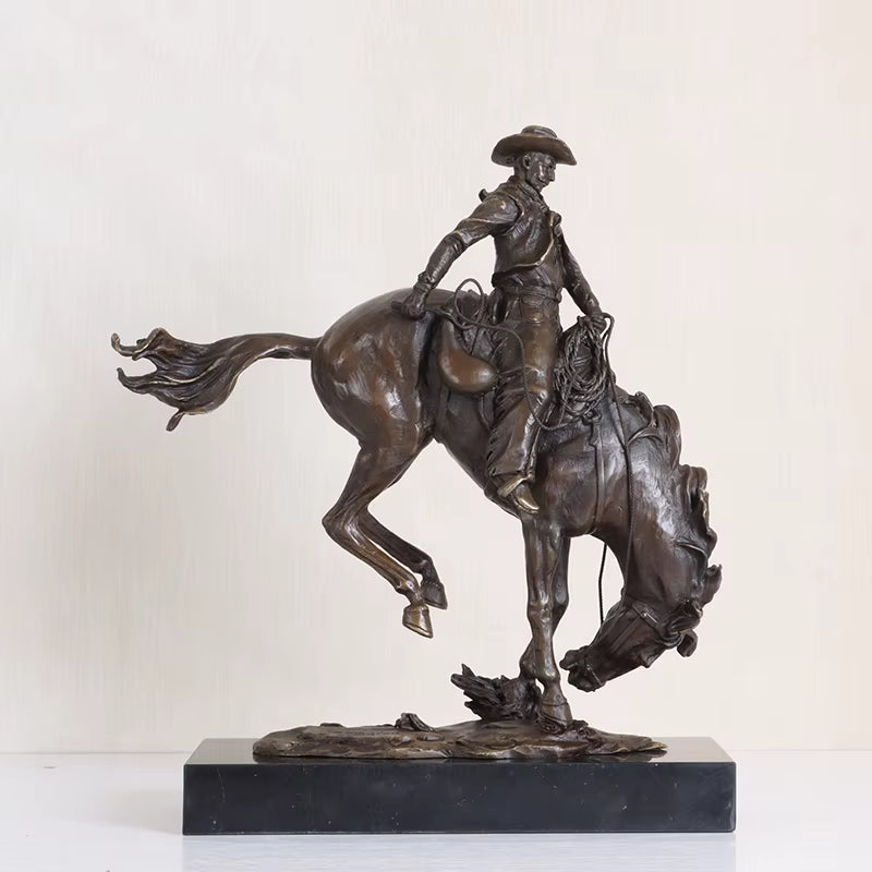 Bronze Western Cowboy Reiterstatue Skulptur – Bronze-Kunst im Frederic Remington Stil für Heim- und Bürodekoration