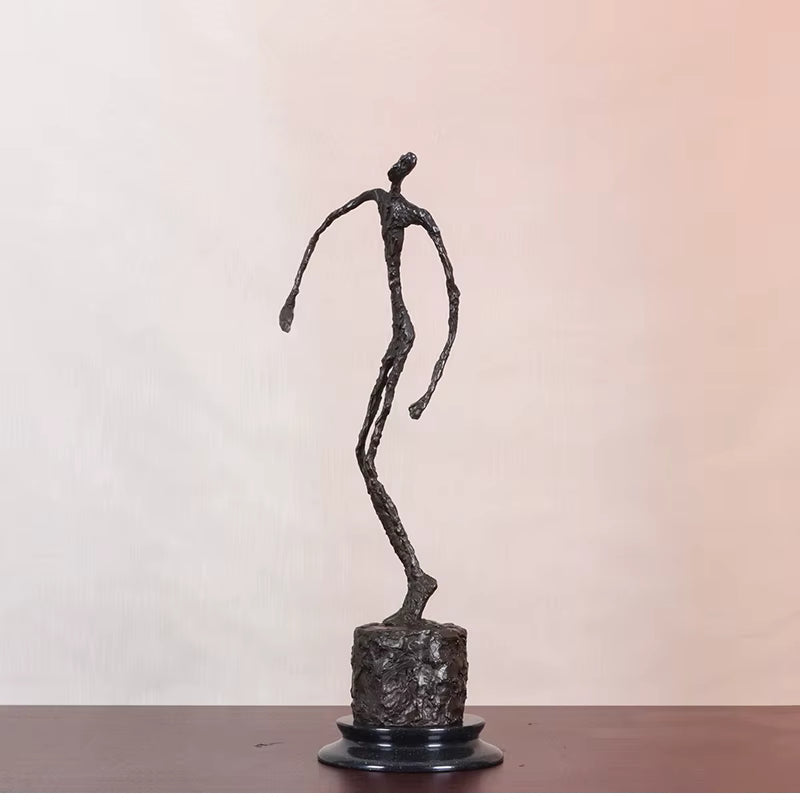 Bronze Giacometti Falling Man Abstrakte Skulptur Statue – Echte Bronze Wachsausschmelzverfahren Kunstfigur für Zuhause & Büro Dekor | LevarJewelz