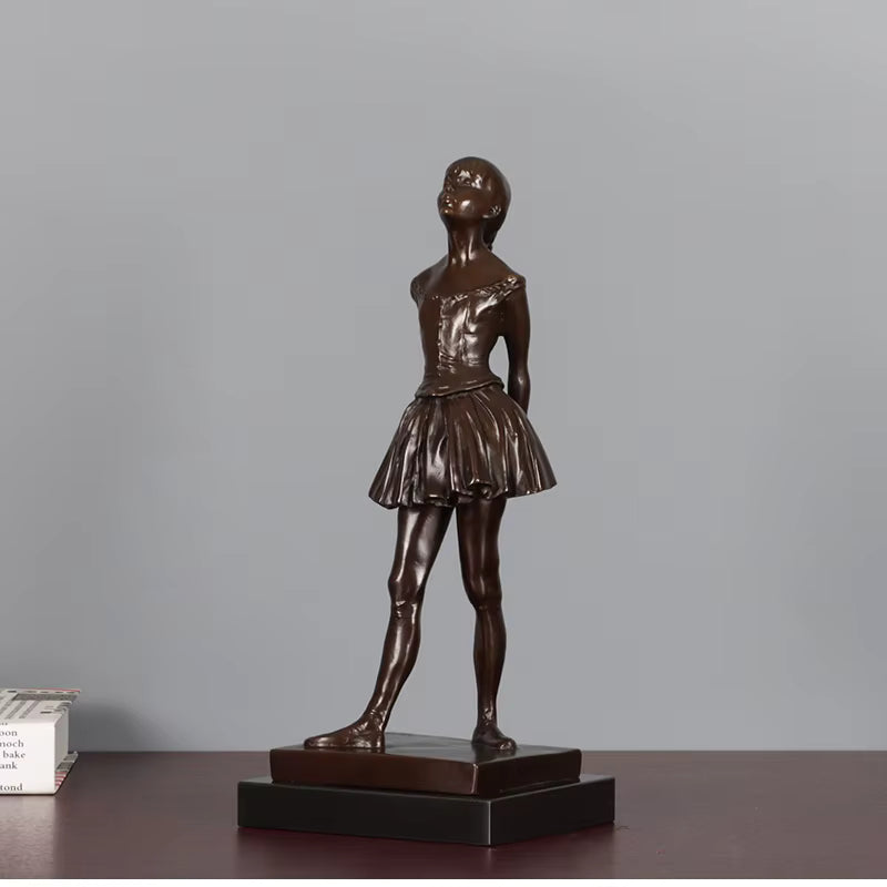 Replikat der Bronze-Statue „Kleine Tänzerin“ (vierzehn Jahre) – Degas Ballerina-Skulptur mit Marmorsockel als Heimdekorationsfigur