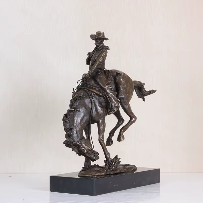Bronze Western Cowboy Reiterstatue Skulptur – Bronze-Kunst im Frederic Remington Stil für Heim- und Bürodekoration