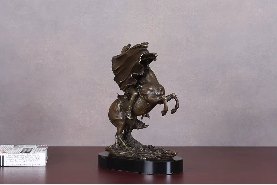 Napoleon überquert den Großen Sankt Bernhard Bronze Statue 30cm | Historische Militärskulptur Heim- & Bürodekoration