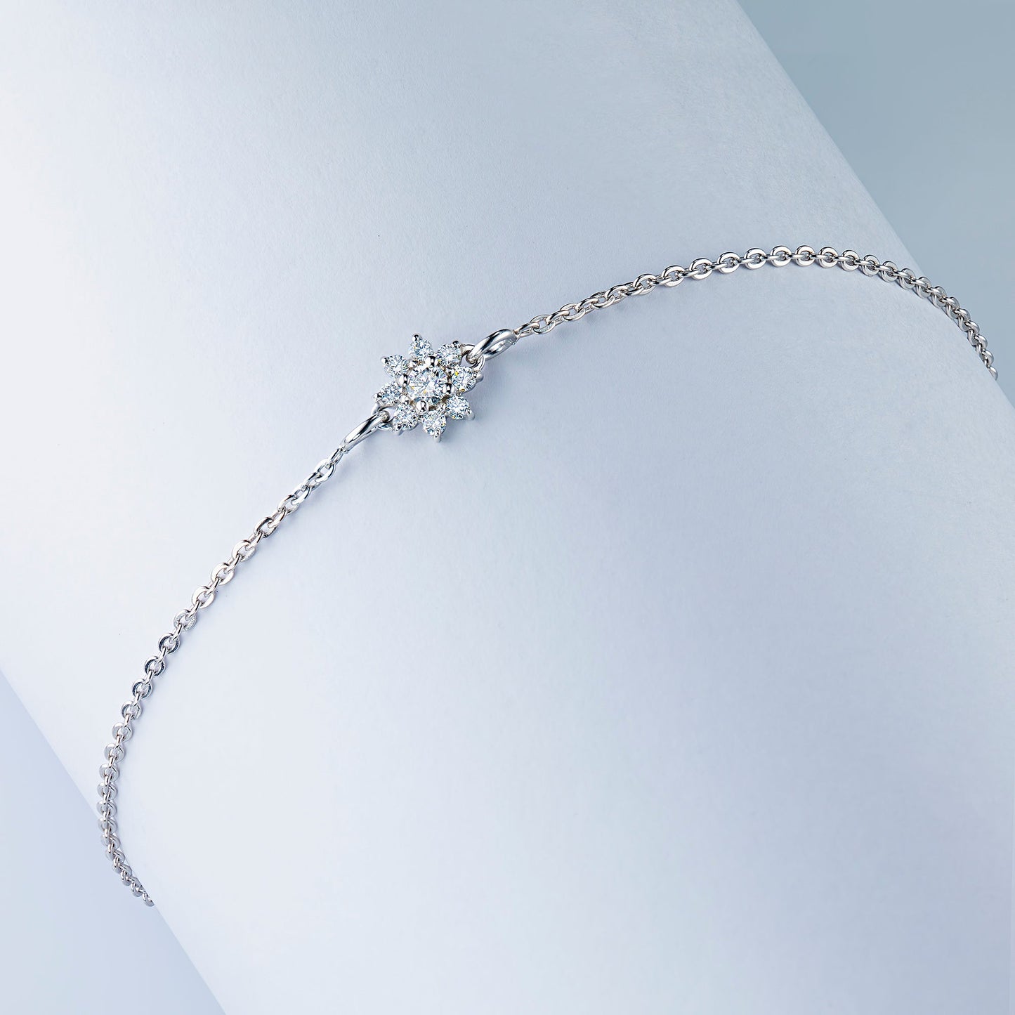 Luxuriöses Sterling-Silber-Armband mit 9 runden, im Labor hergestellten Diamanten (0,152 Karat) von LevarJewelz 