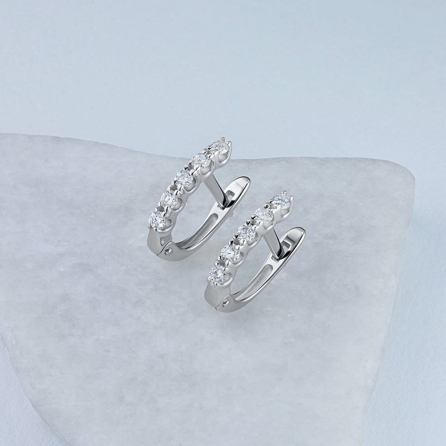 Luxuriöse Sterlingsilber-Ohrringe mit makellosen Diamanten – Eleganter Schmuck für Männer und Frauen von LevarJewelz 