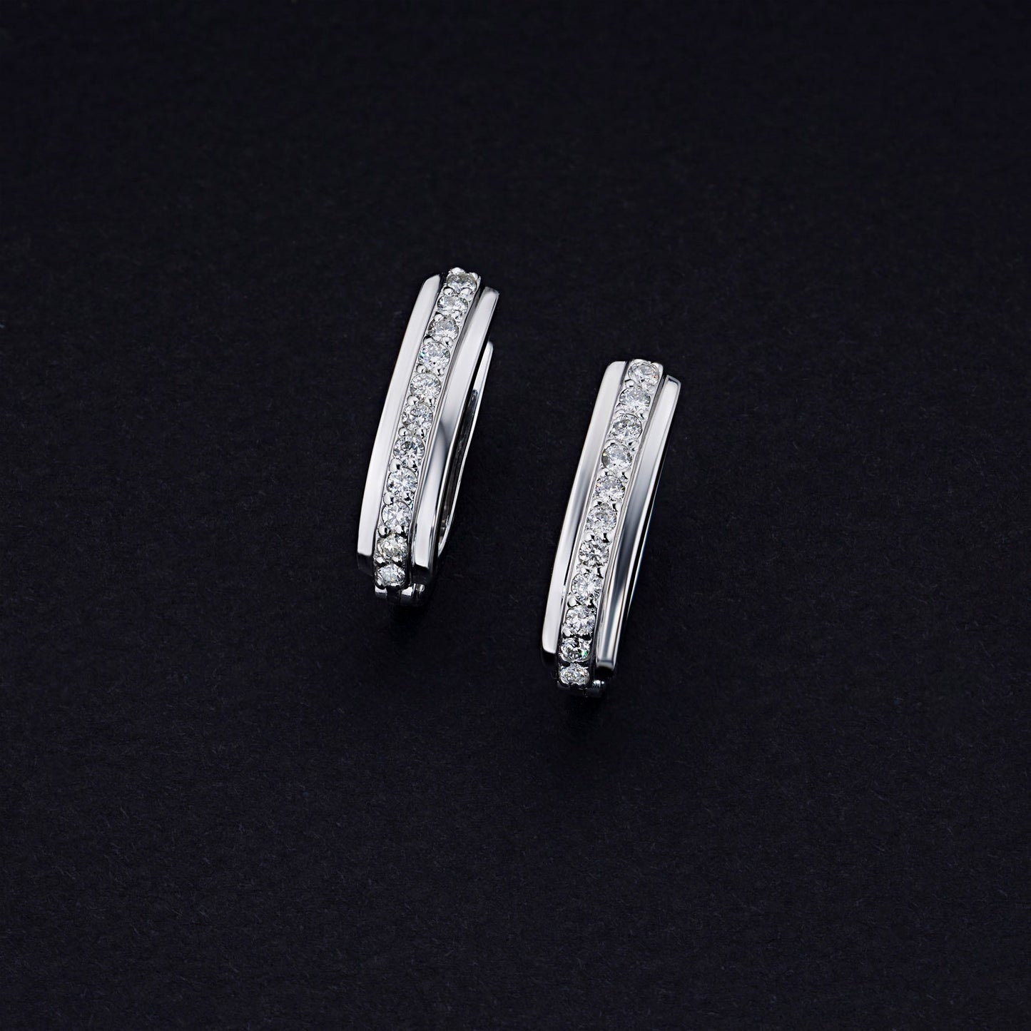Luxuriöse Sterlingsilber-Ohrringe mit makellosen Diamanten – Eleganter Schmuck von LevarJewelz 